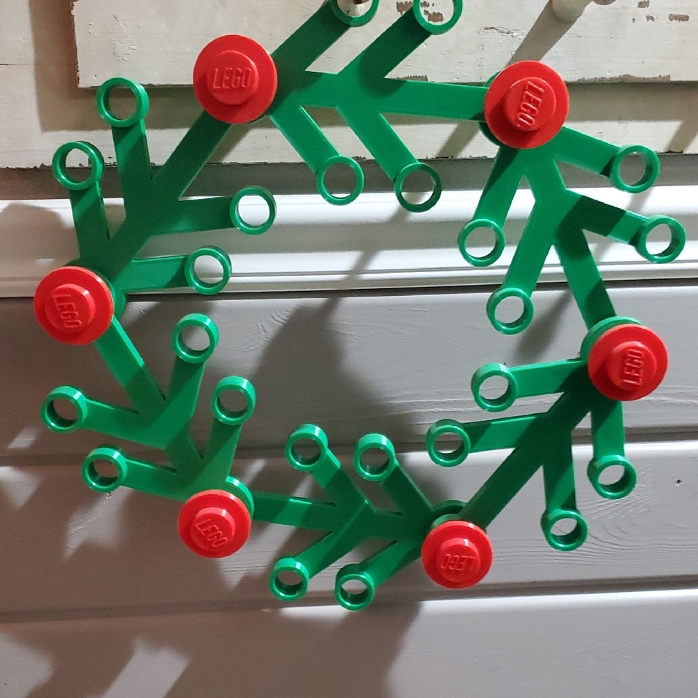 LEGO 3D Printed Festive Green and Red Wreath